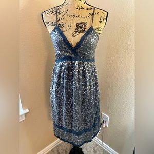 URBAN OUTFITTERS : Miilla Sequined Slip Dress